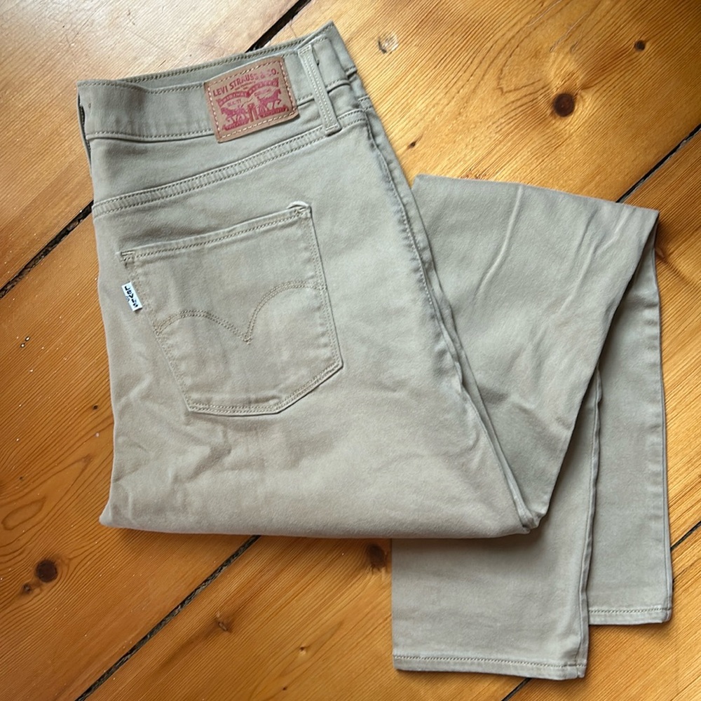 Levi’s 311 Shaping Skinny Pants